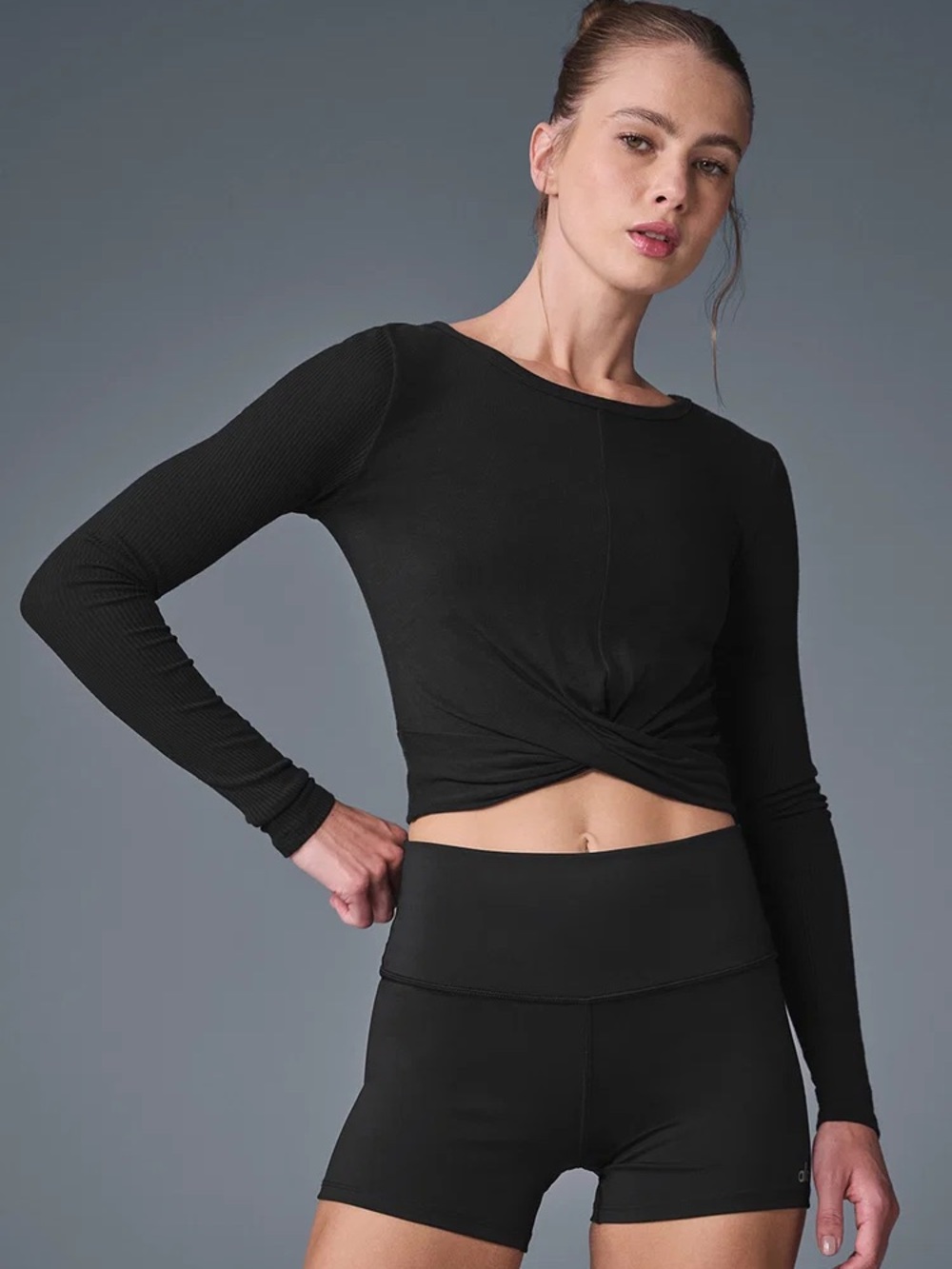 ALO Yoga Cover Long Sleeve in Black - S